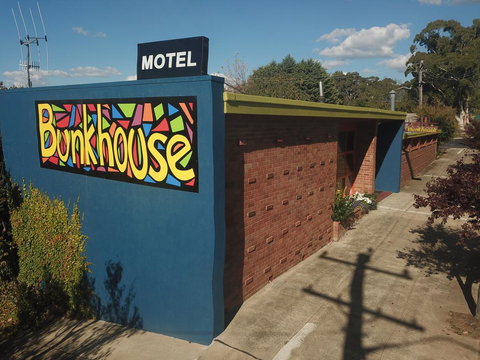 Bunkhouse Motel - Sydney Tourism 0