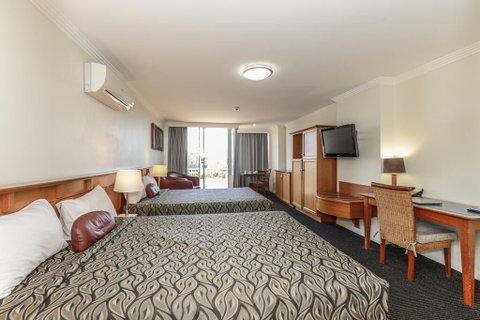 Burnett Riverside Hotel - Sydney Tourism 3