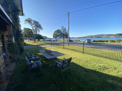 By The Lake - Lake Macquarie - Sydney Tourism 0