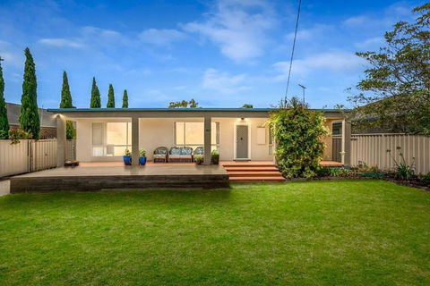 Casual Beachin It Family Getaway- With Bungalow On Beachfront - Sydney Tourism 0