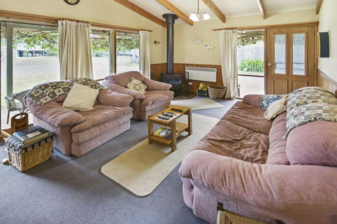 Cedar Cottage - Close To Water And Pet Friendly - Sydney Tourism 3