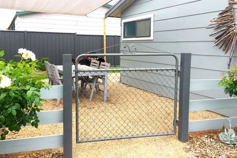 Charlottes Honor - River & Golf Cottage - Sydney Tourism 1