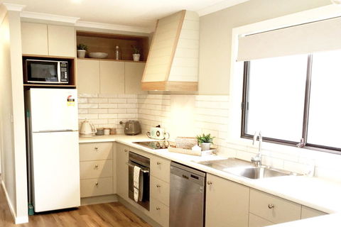 Charlottes Honor - River & Golf Cottage - Sydney Tourism 2