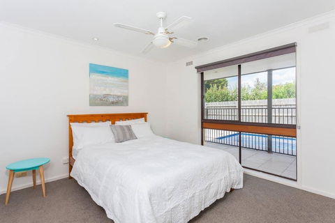 Charmes, Paradise By The Shore - Sydney Tourism 1