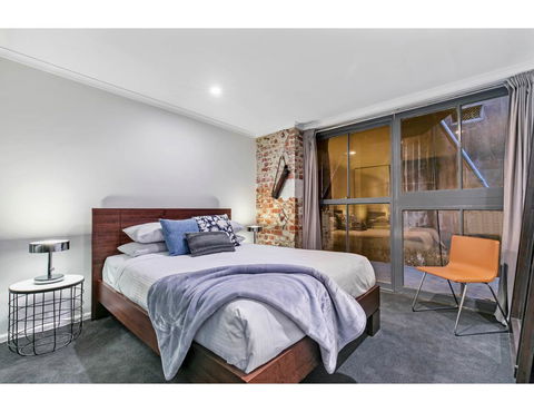 Chic Warehouse Apartment In Hipster, Foodie Hub - Sydney Tourism 1