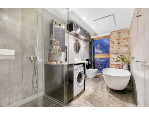 Chic Warehouse Apartment In Hipster, Foodie Hub - Sydney Tourism 3