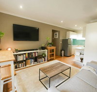 Chic Pet Friendly  500m to the Beach w/ parking - Sydney Tourism