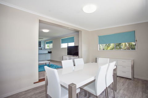 City Beach Holiday House - Sydney Tourism 1