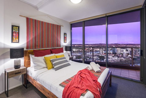 City Sky Home In Africa - River & Story Bridge Views - Sydney Tourism 3