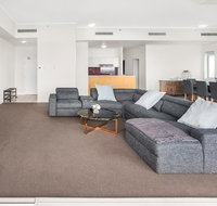 City-Centre Apartment With River Views and Balcony - Sydney Tourism