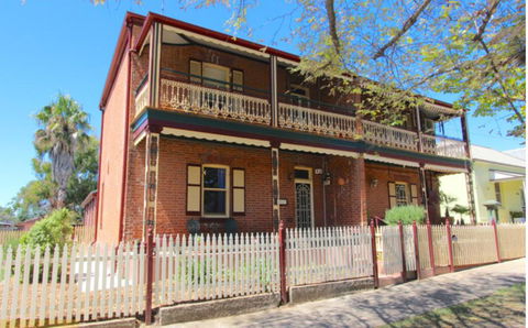 Classic Old Style House - Sydney Tourism 0