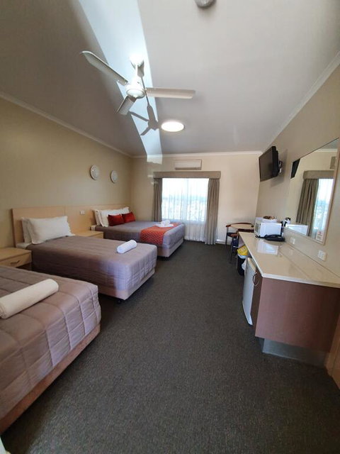 Club Motor Inn - Sydney Tourism 1