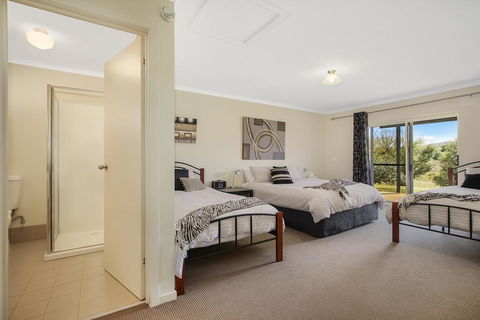 Colonial Inn Guest Rooms - Sydney Tourism 3