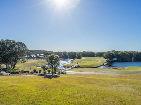 Condo 108 @ Horizons Resort & Golf, Stunning Course + Lake Views - Sydney Tourism 3