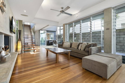 Contemporary & Central, Sunshine Beach - Sydney Tourism 1