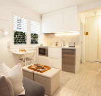 Cosy Flat in Art Deco Building Minutes From City - Sydney Tourism