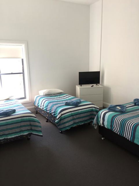 Crown Inn Hotel - Sydney Tourism 1