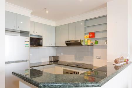 Darling Harbour Executive - Sydney Tourism 3