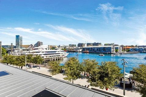 Darling Harbour Waterfront Luxury Apartment - Sydney Tourism 1