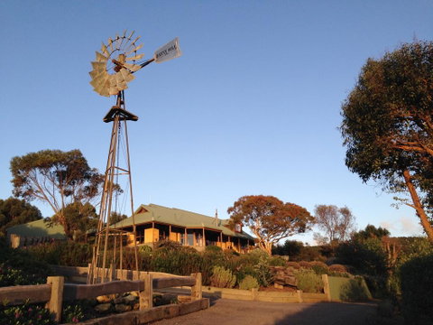 Daysy Hill Country Cottages - Sydney Tourism 0