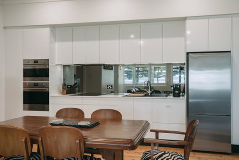Deco Beach Luxury Apartments - Sydney Tourism 3