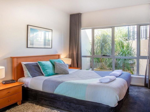 Dolphins Den - Panoramic Views - Sydney Tourism 1