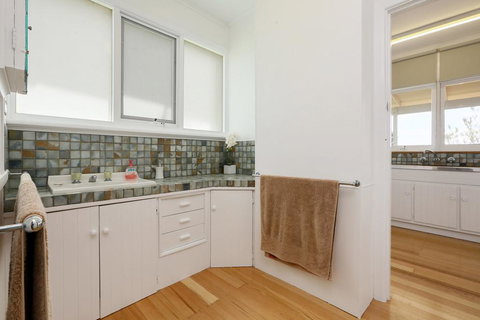 DROMANA BEACH SHACK... - Sydney Tourism 2