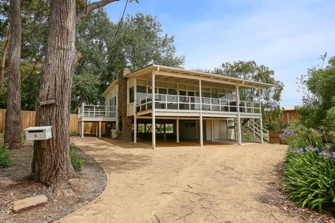 DROMANA BEACH SHACK... - Sydney Tourism 1