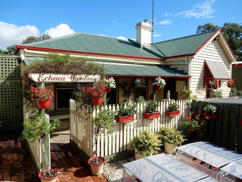 Echuca Gardens - Sydney Tourism 1