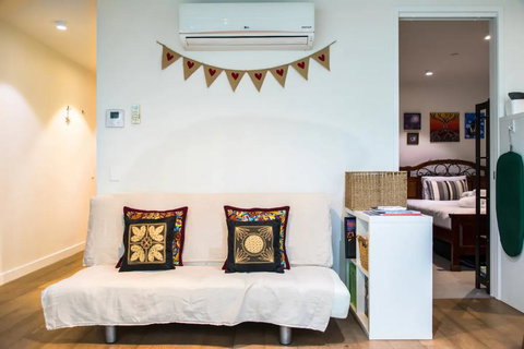 Eclectic 1 Bedroom South Yarra Hideaway - Sydney Tourism 1