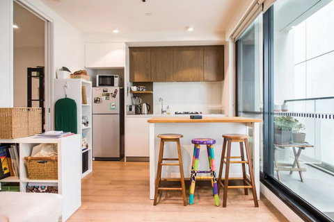 Eclectic 1 Bedroom South Yarra Hideaway - Sydney Tourism 2