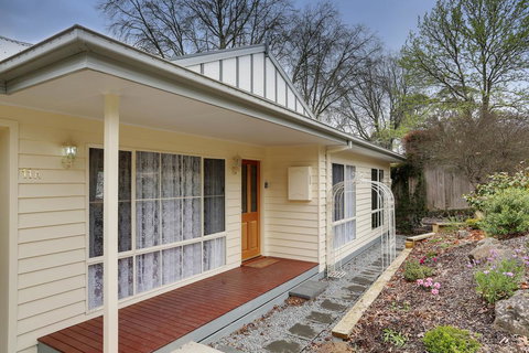 Edwards Rose - Sydney Tourism 1