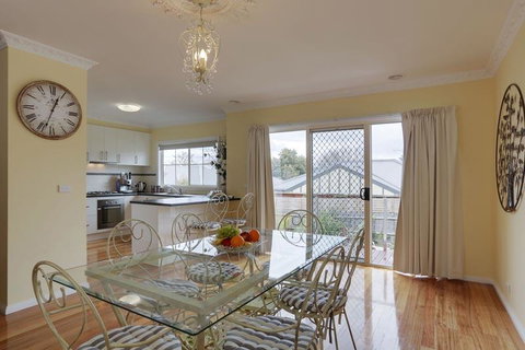 Edwards Rose - Sydney Tourism 2