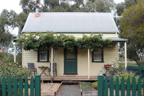 Elinike Guest Cottages - Sydney Tourism 3