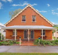 Eliza 1875 Red Brick Duplex Townhouse - Sydney Tourism