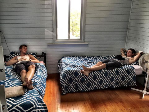 Emu's Beach Resort - Sydney Tourism 2