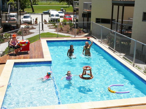 Emu's Beach Resort - Sydney Tourism 0