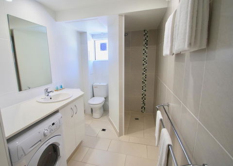Endeavour Inn Emu Park - Sydney Tourism 2