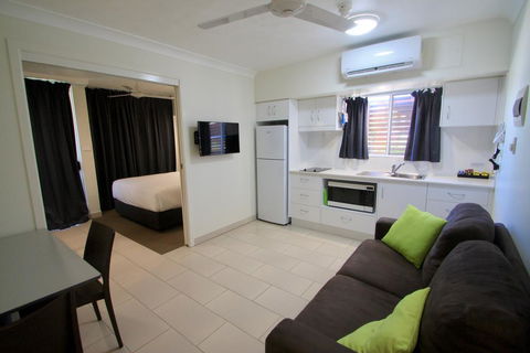 Endeavour Inn Emu Park - Sydney Tourism 0