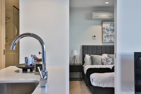 EQ TOWER Melbourne CBD APT - Sydney Tourism 1