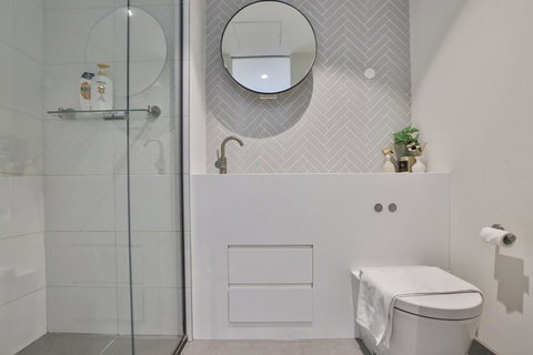 EQ TOWER Melbourne CBD APT - Sydney Tourism 3