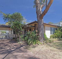 Evan's Retreat' 5 Sandy Point Road - cottage across the road from Sandy Point Beach - Sydney Tourism