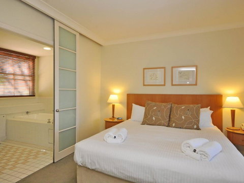 Executive 1 Bedroom Spa Villa Located Within Cypress Lakes Resort - Sydney Tourism 2