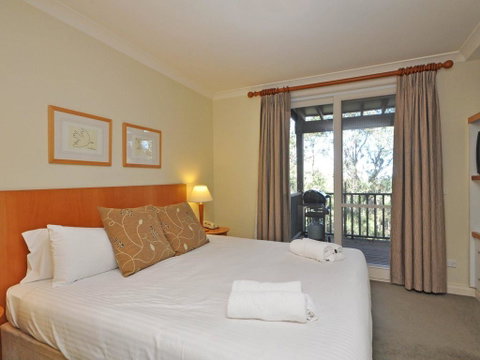 Executive 1 Bedroom Spa Villa Located Within Cypress Lakes Resort - Sydney Tourism 0