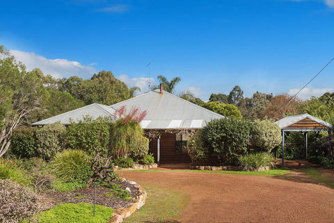 Family Friendly Holiday Haven - Sydney Tourism 1