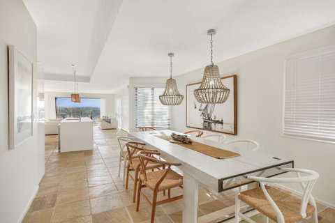 Family House With BBQ Deck, Water View And Parking - Sydney Tourism 3