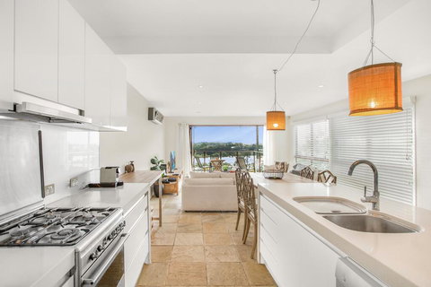 Family House With BBQ Deck, Water View And Parking - Sydney Tourism 2