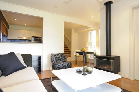 Feathers Serviced Townhouse - Sydney Tourism 1