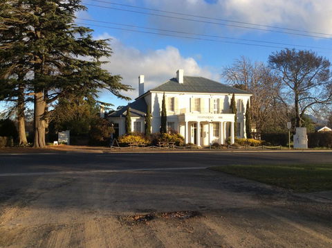 Fitzpatricks Inn - Sydney Tourism 0