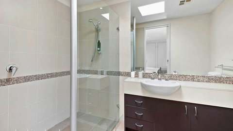 FLORENCE HOUSE Sundrenched Luxury With Pool & Deck - Sydney Tourism 2